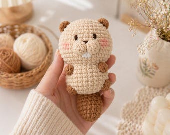 Peluche de castor de ganchillo con temática de bosque, hecho a mano, amigurumi, para bolso, coche o como adorno. Un lindo peluche de ganchillo, regalo para ella.