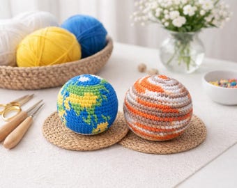 Llavero de ganchillo con la Tierra y el Sol, llavero de globo terráqueo amigurumi, mini decoración para coche con el planeta Tierra, colgante para bolso de ganchillo hecho a mano, regalo para enamorados