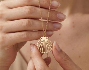 Collar delicado con colgante geométrico de conchas marinas en oro o plata, delicado colgante marino, joyería de verano para la playa, regalo para ella.