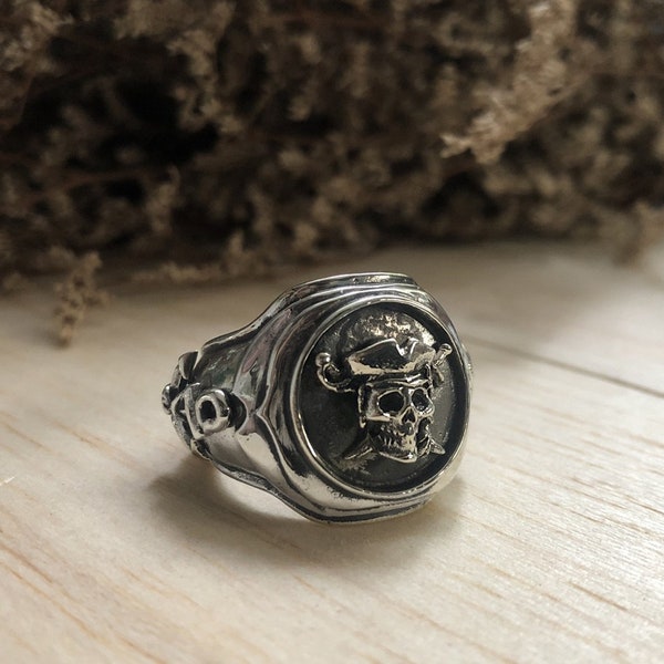 Pirate Skull Ring for men made of sterling silver 925 vintage style