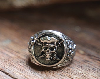 Pirate Skull Ring for men made of sterling silver 925 vintage style