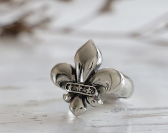 fleur de lis ring for girl made of sterling silver 925  Minimal