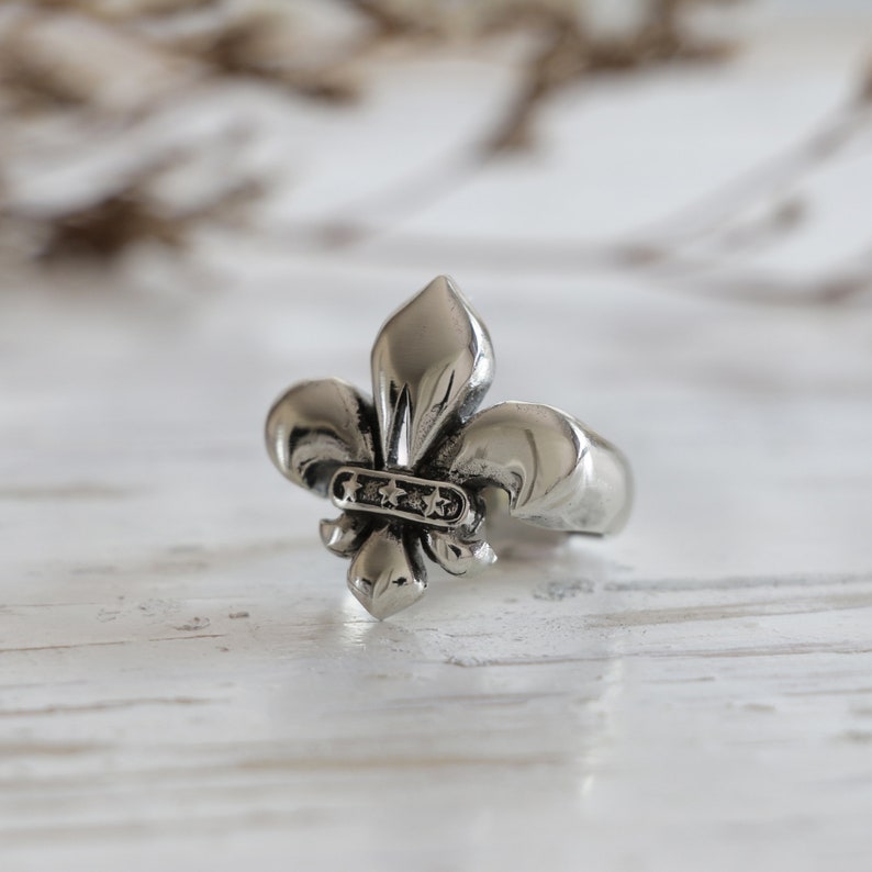 fleur de lis ring for girl made of sterling silver 925 Minimal