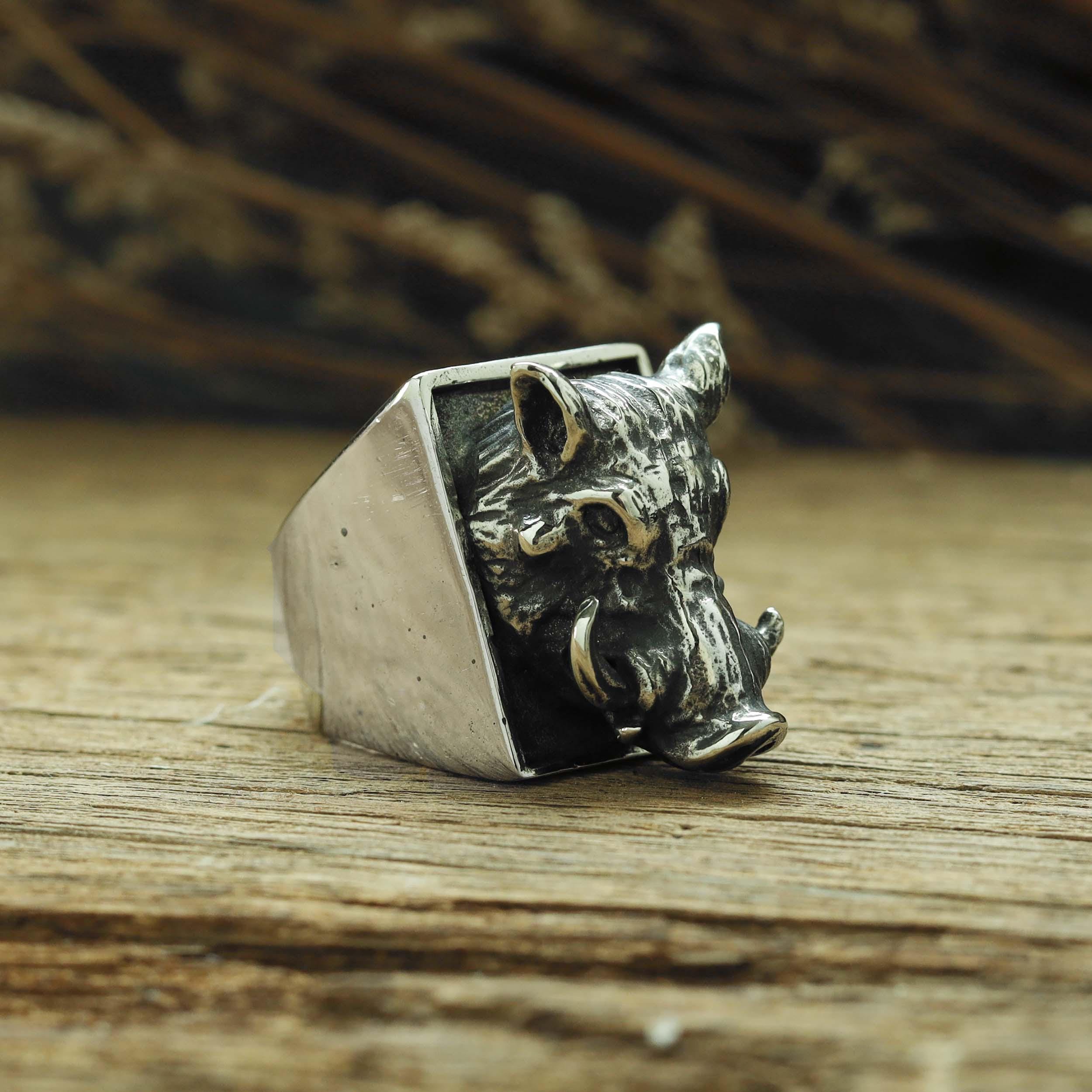 スターリングシルバー925製バイカースタイルのスクエアワイルドボア