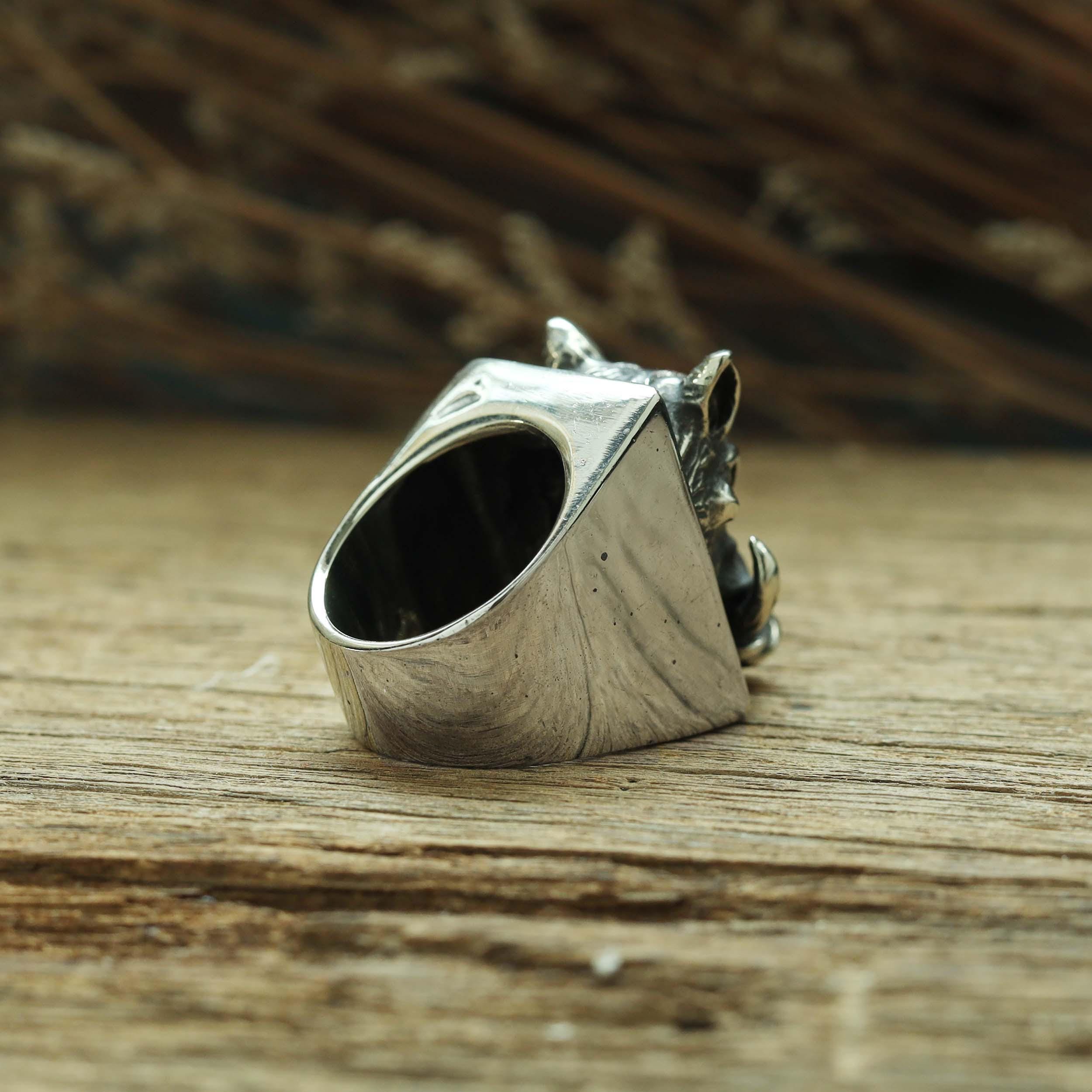 スターリングシルバー925製バイカースタイルのスクエアワイルドボア