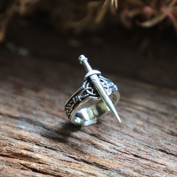 Anillo de espada medieval para hombres hecho de plata de ley 925 estilo vikingo Etsy Espana