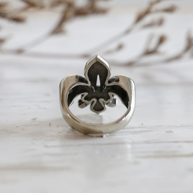 fleur de lis ring for girl made of sterling silver 925 Minimal