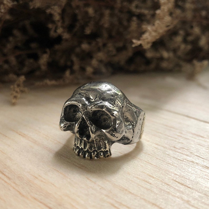Memento Mori skull ring for men made of sterling silver 925 biker