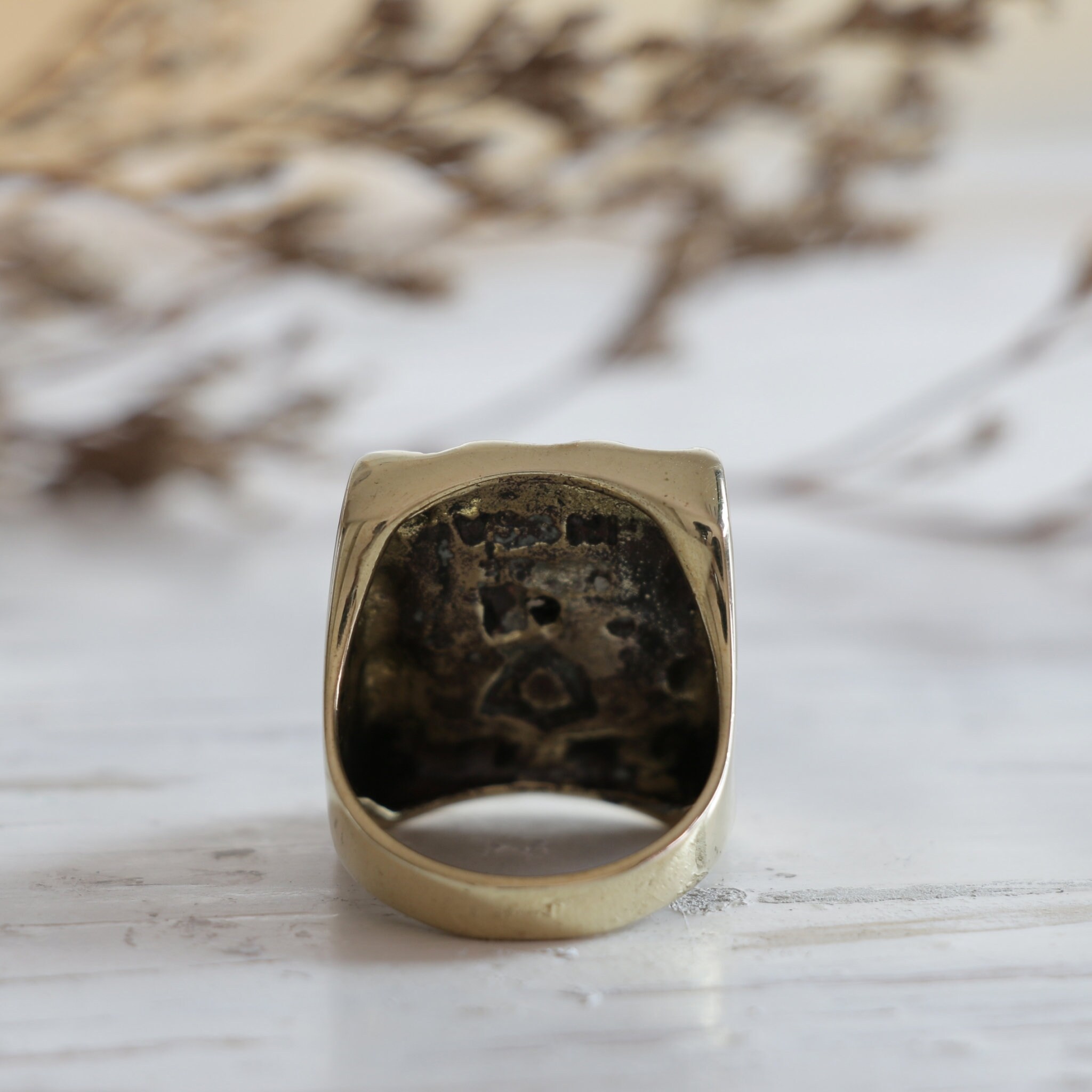 Memento Mori - Anello con teschio ispirato a teschio con cuffie DJ Hip