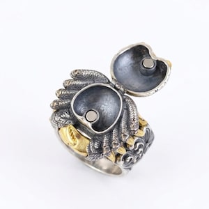 Charmed Gift - Anillo llamativo de cangrejo gótico con caja oculta