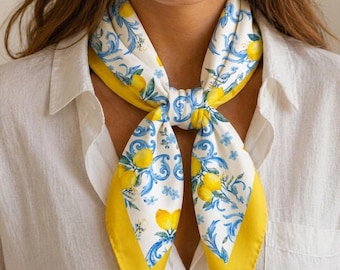 Naturalny jedwabny szal dla kobiet 70 x 70 cm, niebiesko-żółto-cytrynowo-barokowy wzór, elegancka bandana z kwadratowym dekoltem, szykowny dodatek na letni prezent dla niej