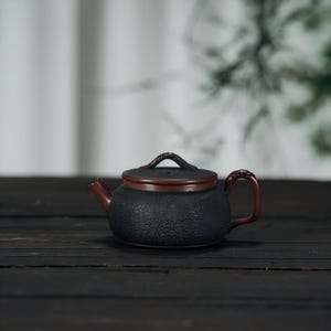 Teiera in argilla Jianshui fatta a mano / Texture martellata densa, finitura nera, teiera Gongfu, 190 ml