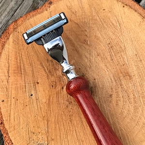 Turned, Wooden, Razor handle for Gillette Mach 3 blades