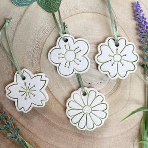 Handmade Green Ceramic Flower Diffuser – Essential Oil Ornament