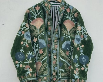 Giacca in velluto verde ricamata Suzani: cappotto in stile indiano fatto a mano