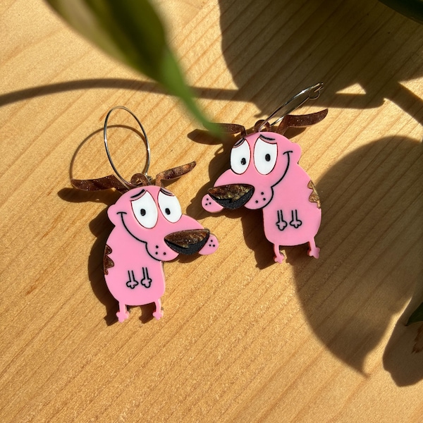 Fan art earrings of Courage the Cowardly Dog, handmade and lightweight. Ideal for fans of Courage the Cowardly Dog and cartoon collections.