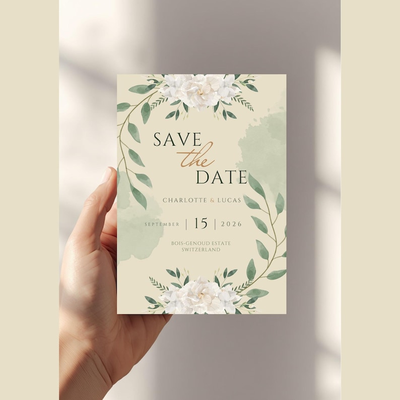 Pode incluir: Um cart&atilde;o Save the Date com design floral. Apresenta flores brancas, folhas verdes e o texto "Save the Date" em escrita cursiva. A data &eacute; 15 de setembro de 2026, com os nomes Charlotte & Lucas.
