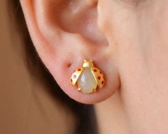 Pendientes de mariquita, bonitos pendientes de insectos, joyería de plata de ley chapada en oro, accesorios inspirados en la naturaleza, regalo único para ella, estilo minimalista.