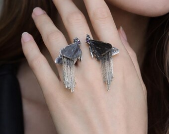 Anillo con borla de polilla gótica oscura, anillo abierto ajustable, joyería llamativa con insecto oxidado, regalo punk grunge de estilo bruja para ella.