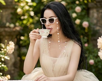 Corrente para óculos com coração de madrepérola, alça vintage romântica para óculos de sol, cordão para óculos em aço banhado a ouro 18K, presente artesanal para ela.