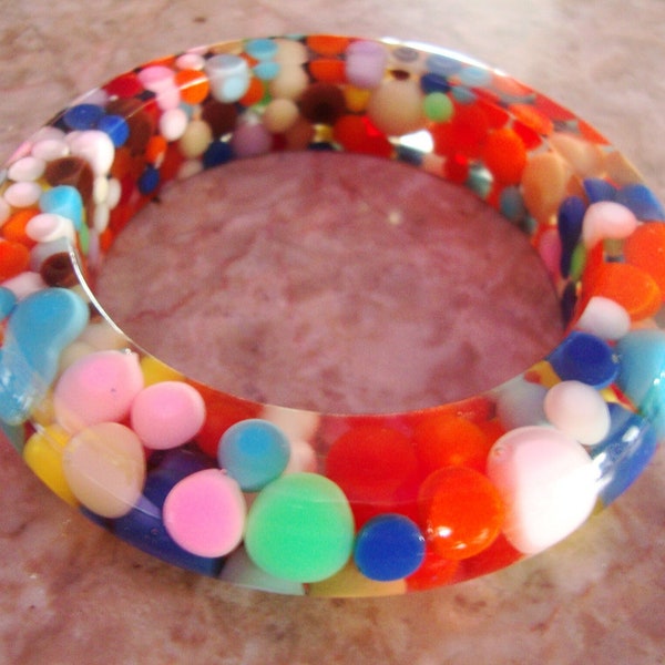 RARE R SOBRAL J BRAZIL Slim Multi-Color Original Rainbow Petit Boules 3 Dimensional Embedded Polka Dot In Clear Resin Domed Bangle Bracelet