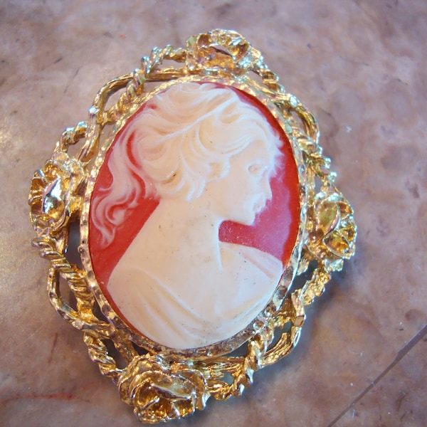Large VINTAGE CAMEO LADY Cream On Orange Profile Ornate Filigree Carved Gold Tone Pin Brooch Pendant
