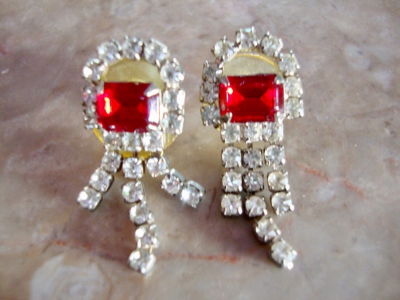 Gorgeous VINTAGE DECO RUBY Glass Step Cut Rectang… - image 1