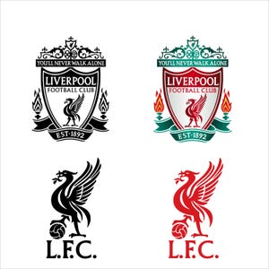 Może przedstawiać: Biały ceramiczny kubek z czarnym uchwytem i napisem "But First, Coffee" czarną, pogrubioną czcionką. Kubek stoi na drewnianej powierzchni. Kubek ma około 10 cm wysokości.