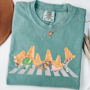 Comfort Colors® Toys Crossing T-Shirt, Toy Story Character Tee, Retro Cartoon Family Trip Shirt, Disney Vacation Matching Outfit Tee bild 3