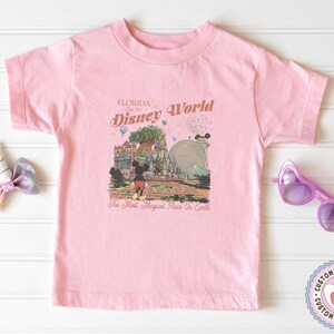 Camiseta vintage de Mickey de Disney World Comfort Colors, camiseta retro de Mickey y sus amigos, camiseta de vacaciones de Walt Disney World, camiseta de atuendo para viaje a Disney 2026 imagen 10