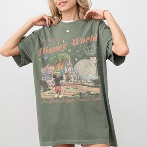 Camiseta vintage de Mickey de Disney World Comfort Colors, camiseta retro de Mickey y sus amigos, camiseta de vacaciones de Walt Disney World, camiseta de atuendo para viaje a Disney 2026 imagen 8