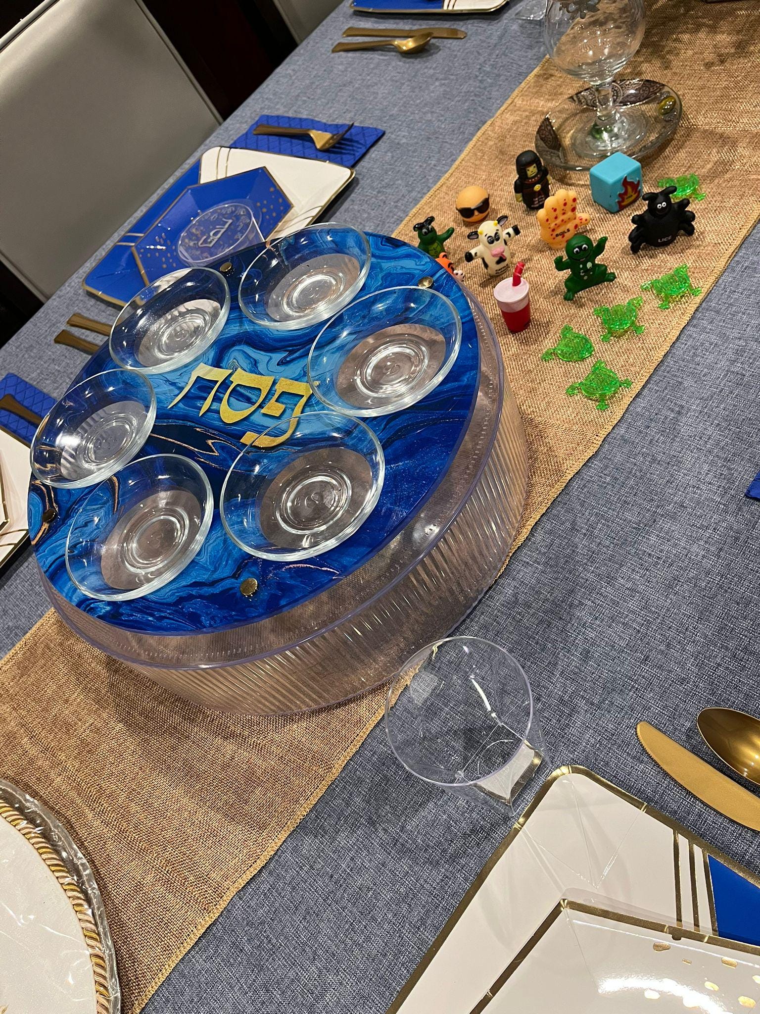 ゴールド/ブルーのアクリル製過越祭セダープレート：ユダヤ教の祝日の