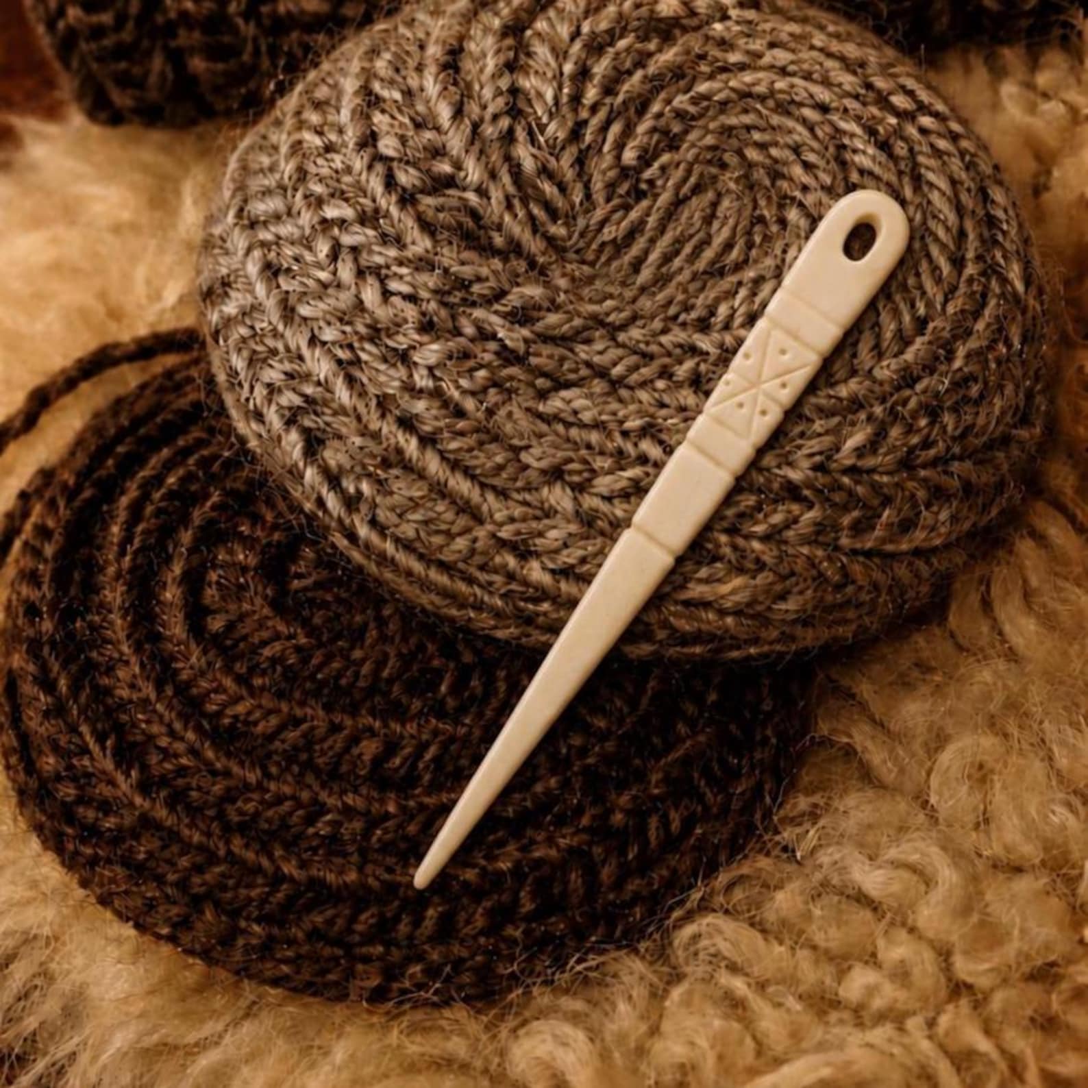 oaken-nalbinding-needles-set-of-2-needles-handcarved-needle-oak