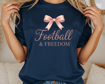 Fußball & Freiheit, Est. 2026 WM-T-Shirt, Bestes 4. Juli-Fußball-T-Shirt, Feier-T-Shirt, Kokett-T-Stück Spieltag, Spieltag, Bunt