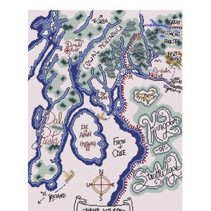 Può includere: Schema a punto croce della mappa della sezione Viking Omegaverse, con corsi d'acqua blu, masse terrestri verdi ed etichette di testo. Il disegno include una rosa dei venti e il testo "Kingdom of Strathclyde". Dimensioni del disegno: 54.86 cm x 76.2 cm.