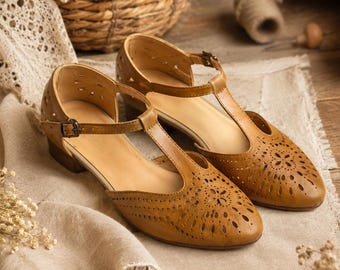 Vintage Cutout Leather Sandals T-Strap Low Heel Mary Janes Cottagecore Pointed Toe Flats Breathable Cowhide Summer Oxford Shoes