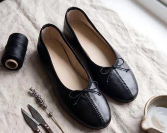 Sapatilhas de ballet artesanais em couro macio, forro de pele de carneiro com laço, modelo minimalista e flexível para o dia a dia, estilo francês artesanal.