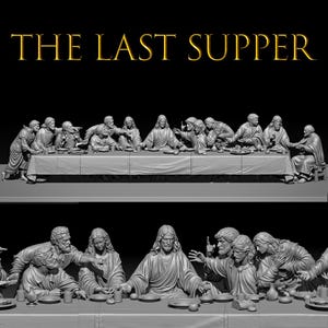 Puede incluir: Una escultura gris detallada que representa la Última Cena, con figuras sentadas alrededor de una larga mesa. El texto "THE LAST SUPPER" se muestra en letras doradas sobre la escena. La imagen está sobre un fondo negro.