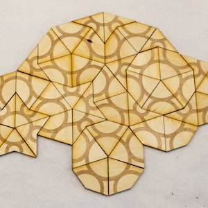 Gravierter Penrose P2 River, 55 Drachen und 34 Pfeile, mathematisches Puzzle, Pentagon-Puzzle, Kachel-Puzzle, Physik-Puzzle