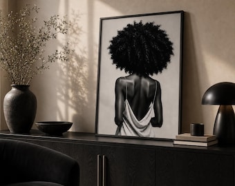 Puede incluir: Impresión artística enmarcada en blanco y negro que presenta a una mujer con cabello rizado oscuro y voluminoso, vista de espaldas. Lleva un vestido claro. La obra de arte se exhibe en un mueble negro.