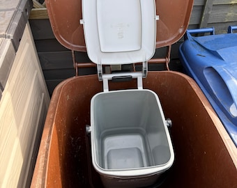 Food Waste Bin Holder – Secure Clip for Wheelie Bins (PETG Heavy Duty)