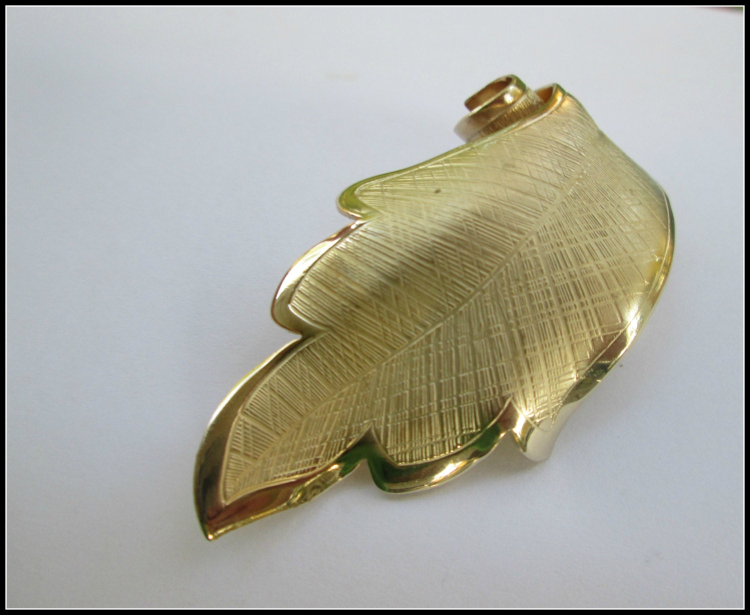 Vintage Giovanni signed Gold Leaf-Shaped Women\'s Brooch Pin Vintage Signed Giovanni Brooch Gold Tone Vintage Designer  main image 3