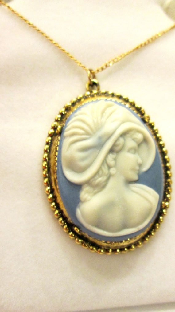 Sale ~ Vintage Cameo Pendant Necklace - Pretty So… - image 1