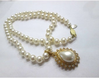 Sale, Joan Rivers Pearl Necklace, Hand Knotted Ivory Pearls, Gold Tone, Beautiful Necklace With Rhinestone Focal Pendant