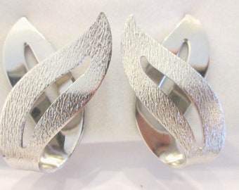 Pay It Forward !  Vintage Sarah Coventry Earrings,  Clip On Earrings In Brushed Silver