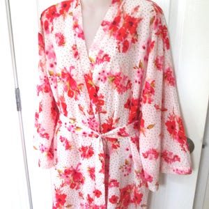 Slip into something lovely! This floral Oscar de la renta robe is pure happiness in bloom — soft, feminine, and made to make every moment feel special.