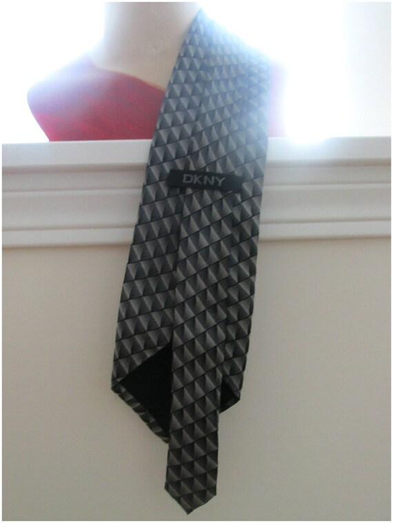 DKNY Silk Necktie  ~ 100 % Imported Silk ~ Gift G… - image 5