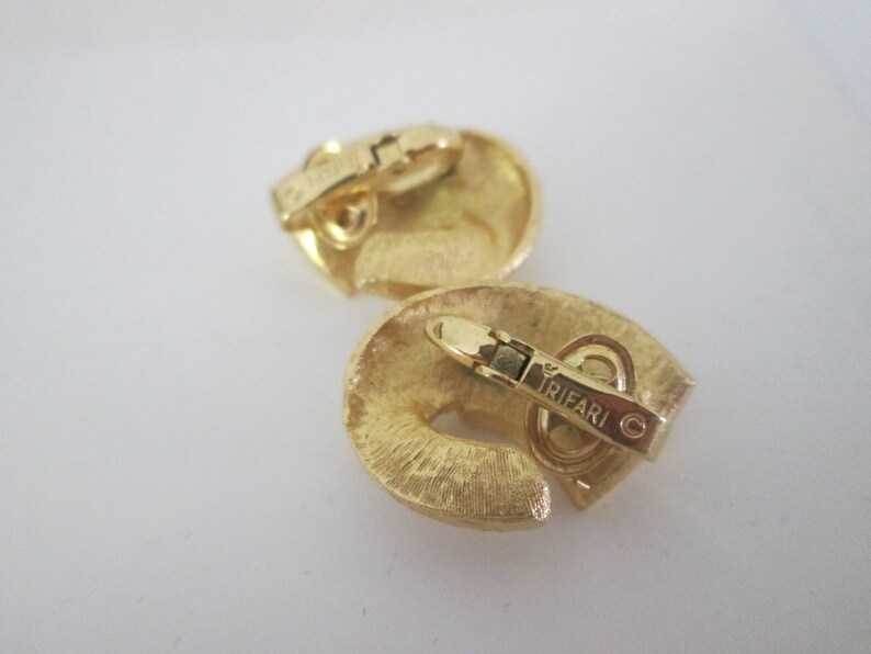 Vintage Crown Trifari Belt Buckle Earrings Sale Textured Gold Tone Finish Clip On Earrings So Cool