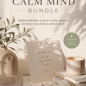 Op de afbeelding: Een digitaal productoverzicht getiteld CALM MIND BUNDLE, met de tekst BREATHWORK & SELF-CARE PAGES FOR REST, BALANCE & INNER CALM. Een centrale kaart toont de tekst Breathe in, Let go, Come back to you met een hartpictogram.