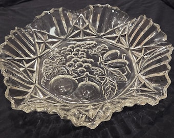 Ciotola da frutta vintage Federal Glass Pioneer trasparente da 11 pollici con bordo ondulato e medaglione intagliato.
